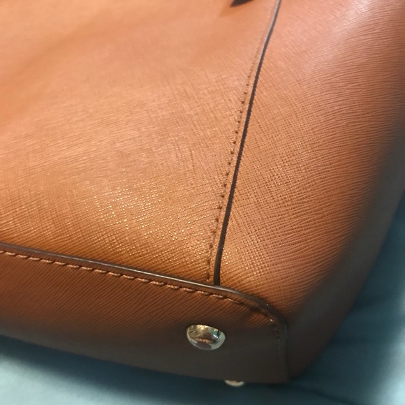 Michel Kors purse. - Picture 5 of 8